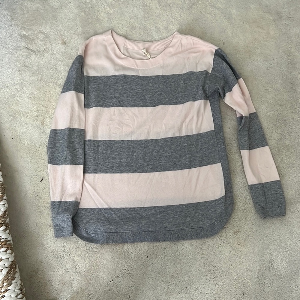 Pink and Gray crew neck sweater. XL